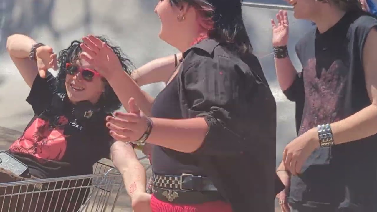 Ease the pain NSS outdoor gig in the skate park