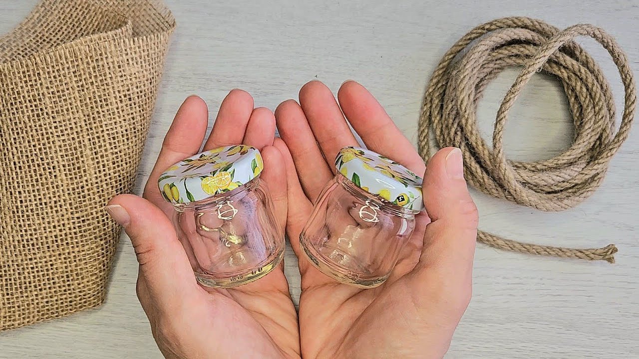 😍 DIY! Check out how I created a cute kitchen panel with these tiny jars! ♻