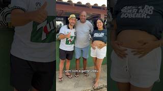 Leo Russo e esposa no Bar do goleiro Wagner na praia de Camboinhas em Niteroi bo