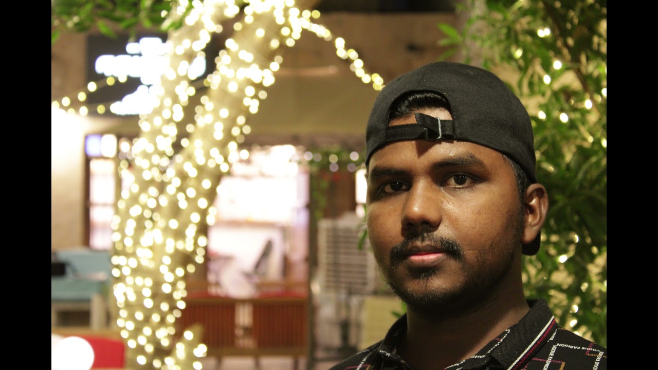 صانع قهوة أحب مهنته ومكانه في سوق الوكرة