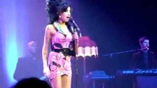 Wake Up Alone live at Zenith in Paris - Amy Winehouse chords