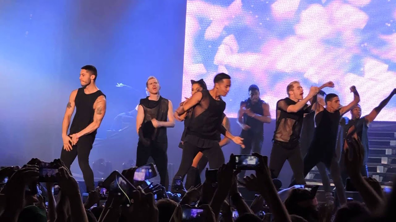 Ariana Grande -  Bang-Bang (São Paulo 25.10.2015)