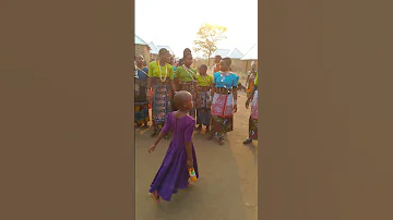 MABINTI NA NACHEZA WAMBO WA EMA JELI 
