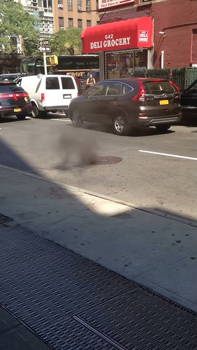 shocking-manhole-explosion-in-nyc-hell-s-kitchen-youtube