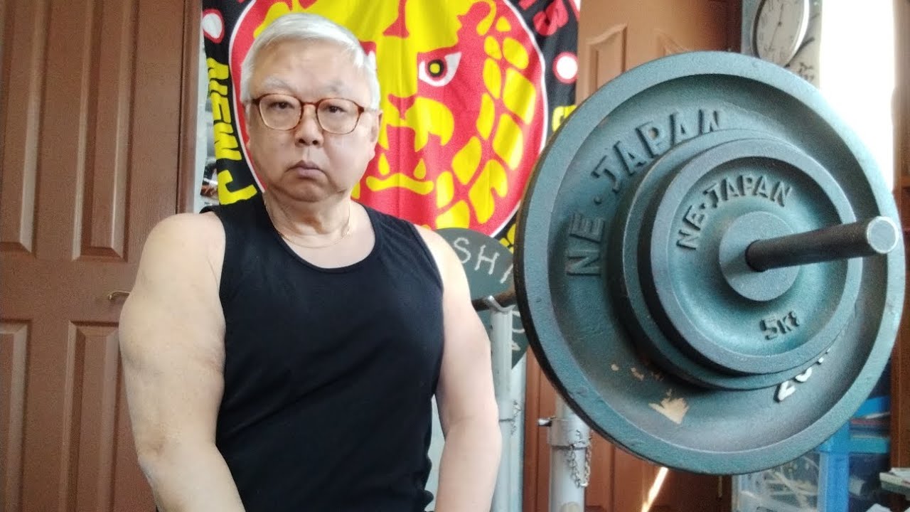 2026年3月1日、花粉地獄の中、空手の稽古後に筋トレ。日曜恒例の録画した「サンジャポ」を聞きながら。大胸筋ぴくぴく動かしましたが、黒タンクで動きが見にくいかも（笑）