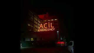 Uzi - Hastanenin Önünde