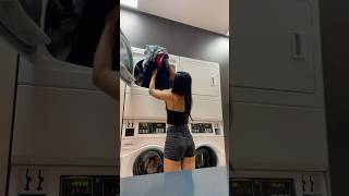 Vem lavar roupas com a gente na Clean Flex, a sua lavanderia de autoatendimento prática e moderna!
