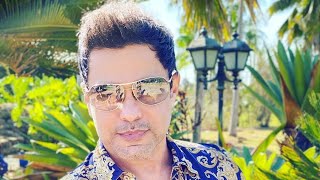 Zezé Di Camargo É Flagrado Em Momento Íntimo