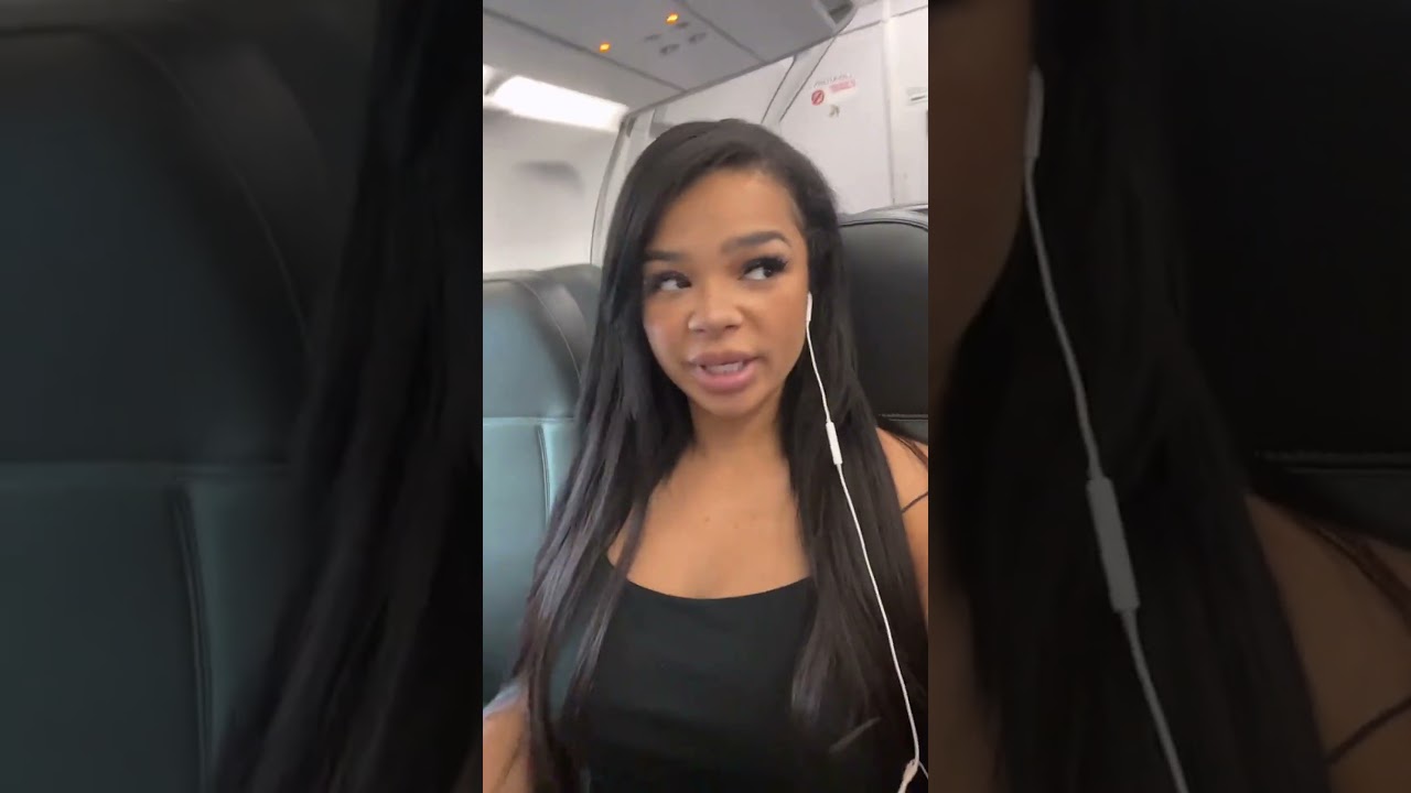 Fun Airplane Moments: Making Faces & Enjoying the Flight!