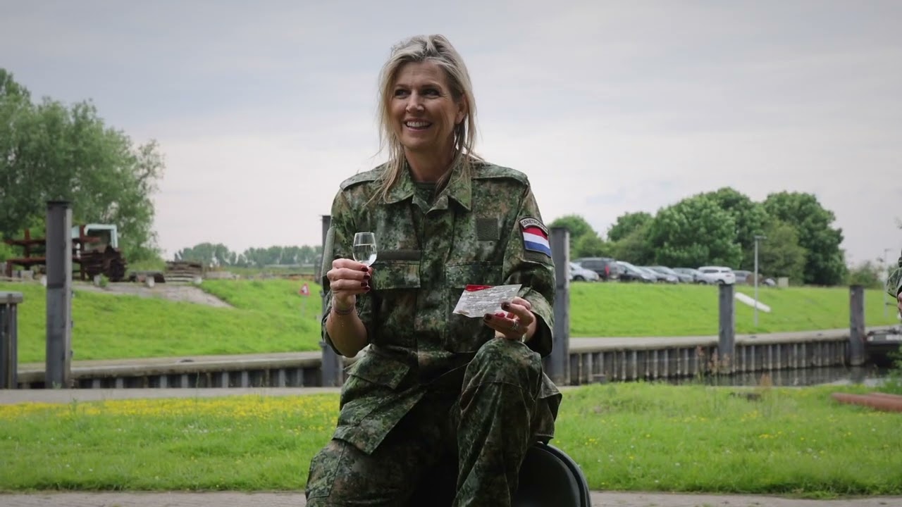 Koningin Maxima neemt deel aan militaire training