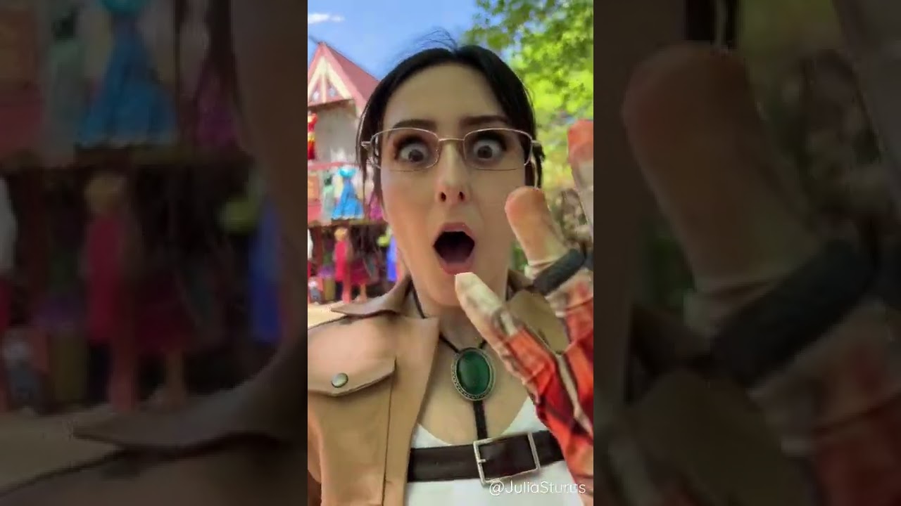 Titan caught me slippin #hangezoe #attackontitan #anime #aot #snk #manga #shingekinokyojin #cosplay