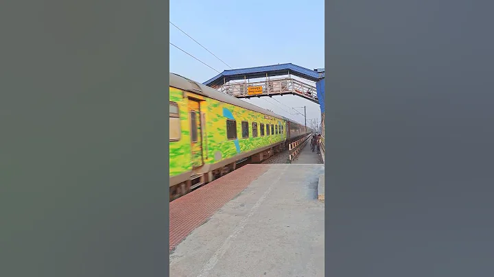 Sealdah - New Delhi Rajdhani Express.. #indianrailways #shorts