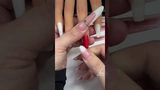 Rivela il Tuo Amore con Questo Gel Rosso: Manicure di San Valentino Perfetta!