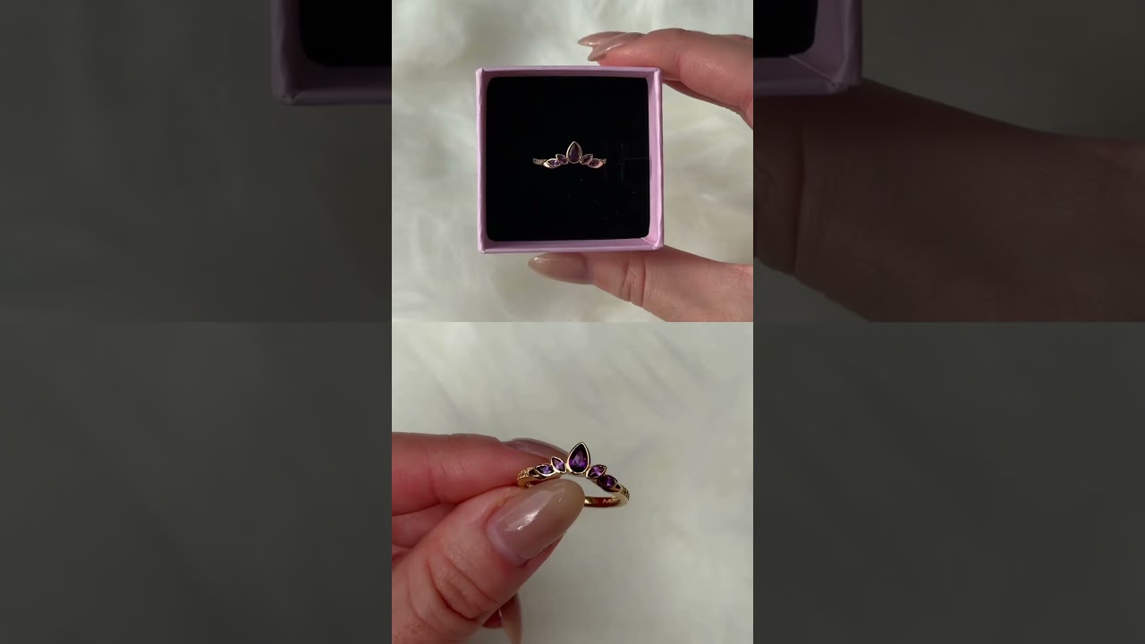 Disney Frozen's Queen Elsa or Queen Anna? With this ring set, you won't have to choose. 👑❄️