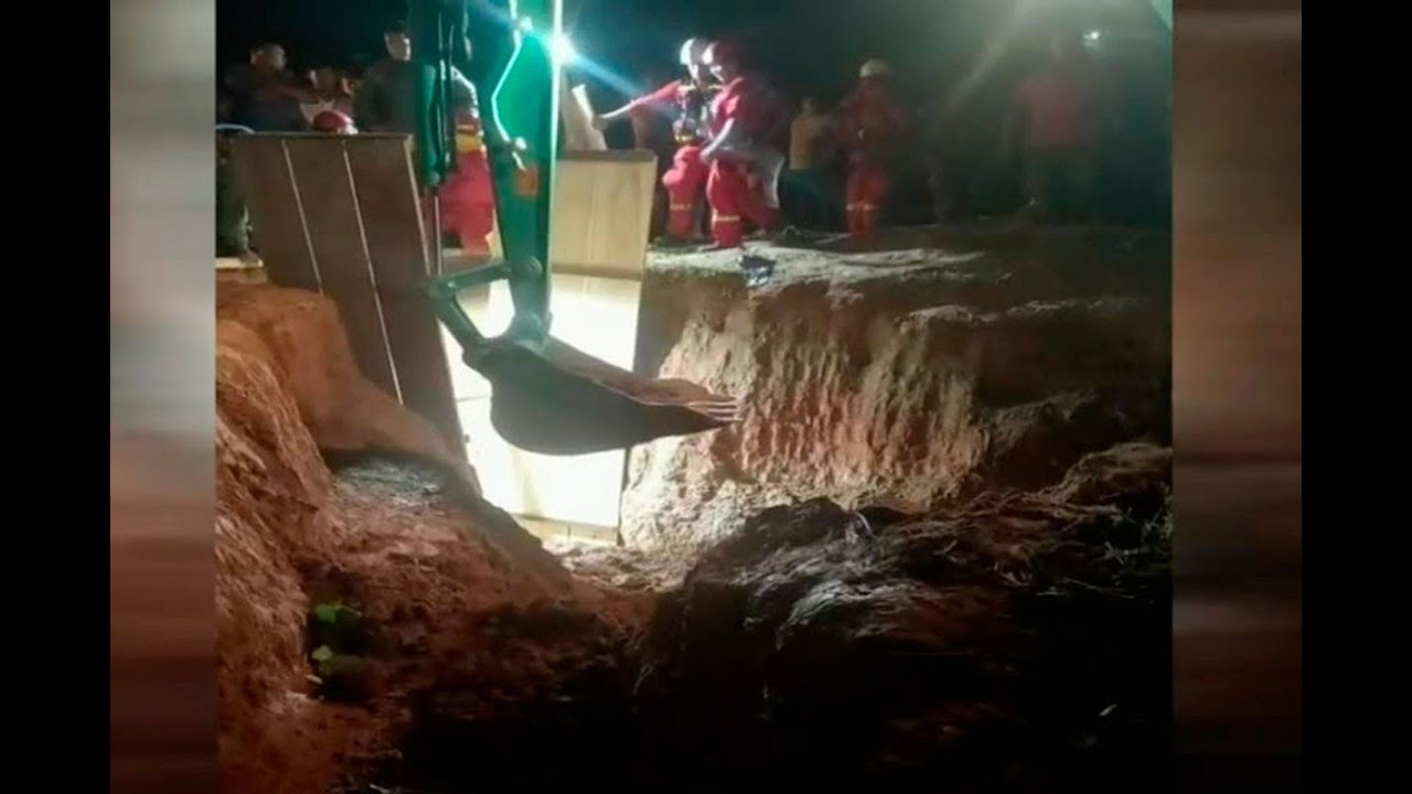 Ucayali: Rescatistas llevan 12 horas luchando por rescatar a niño que cayó a un pozo