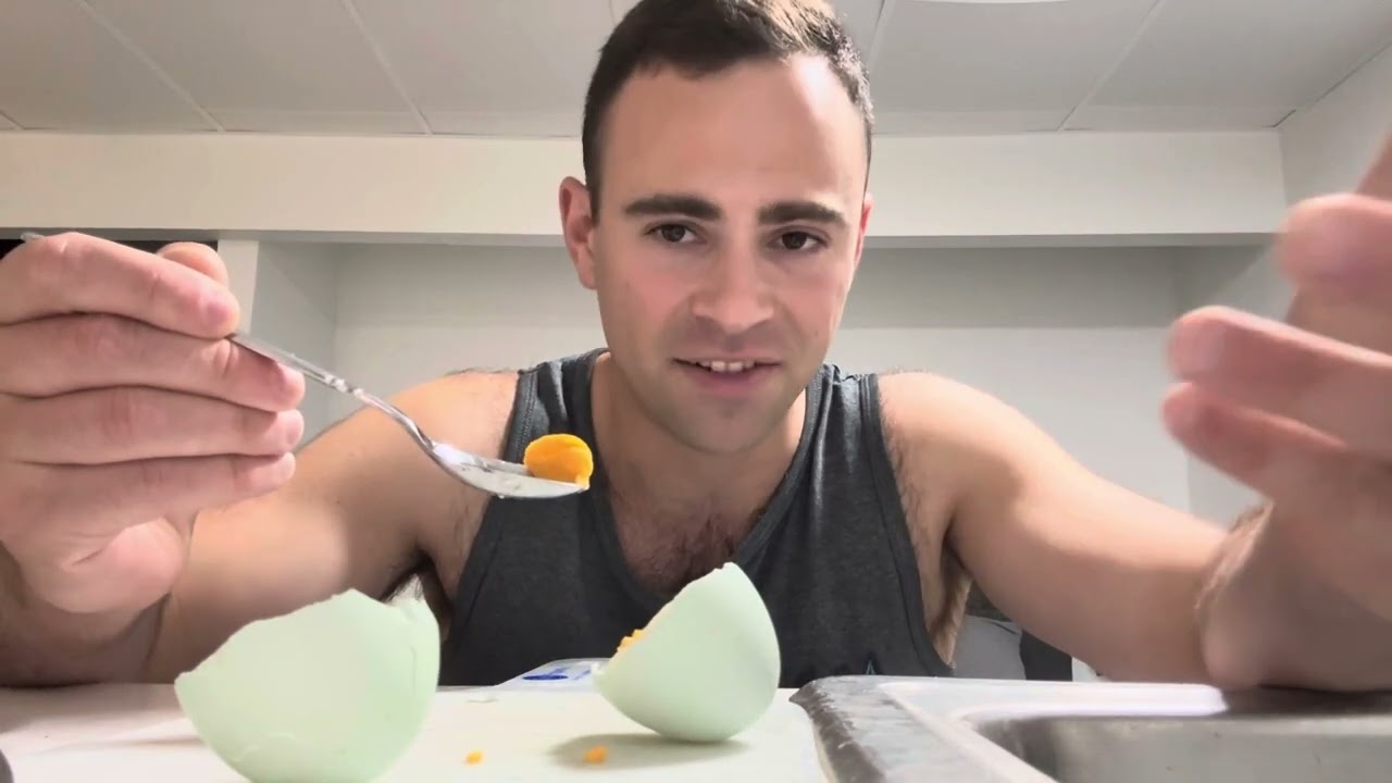 How do blue eggs taste?