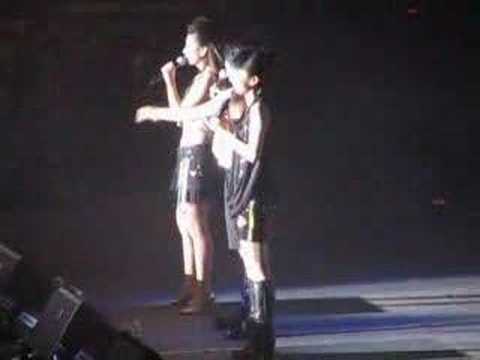 S.H.E Singapore Concert 2007 移动城堡 - Talking about singapore