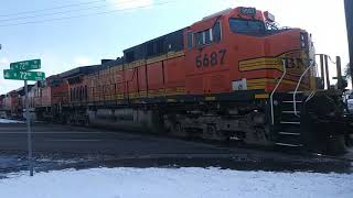 Northbound empty mega coal lead by BNSF ES44AC #5811 & BNSF SD70ACe #9048 on the BNSF FRS.