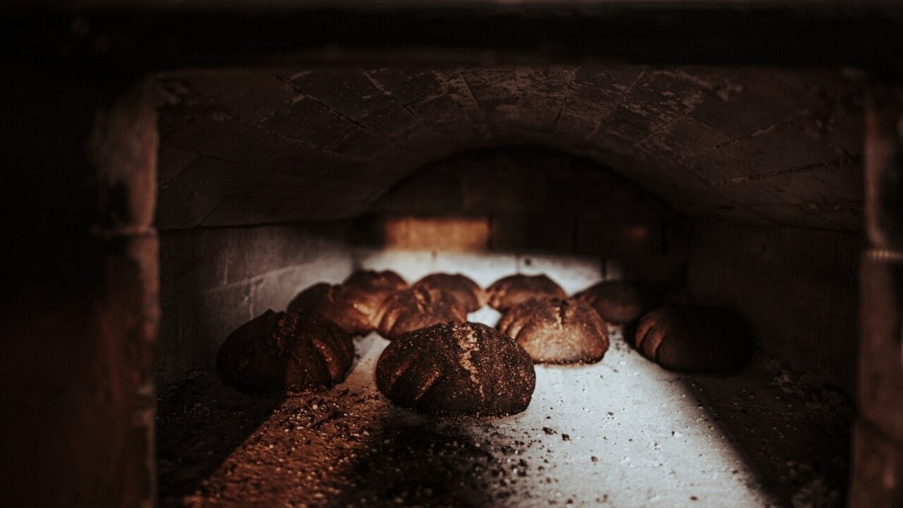 IŠLIKĘ. Atgaivintame močiutės vienkiemyje kepa tikrą lietuvišką duoną