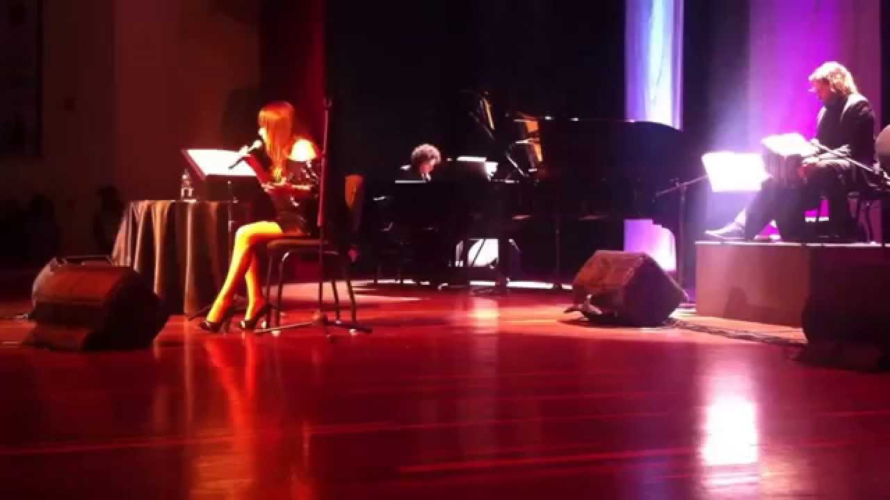 Malena canta el tango.  En la voz de Adriana Varela