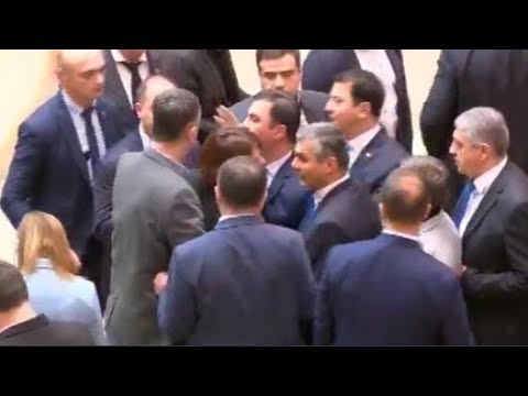 კანონპროექტის ჩაგდებით „ოცნების“ მაჟორიტარები კმაყოფილები არიან