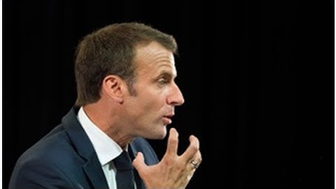 VIDEO. Emmanuel Macron recadre sèchement un jeune qui l