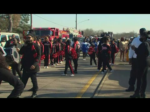 South Oak Cliff High School  returns for victory parade