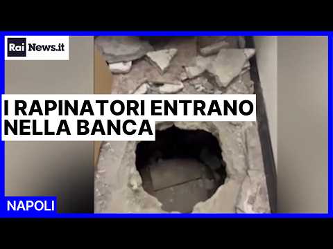 Video Napoli, i rapinatori entrano nella banca