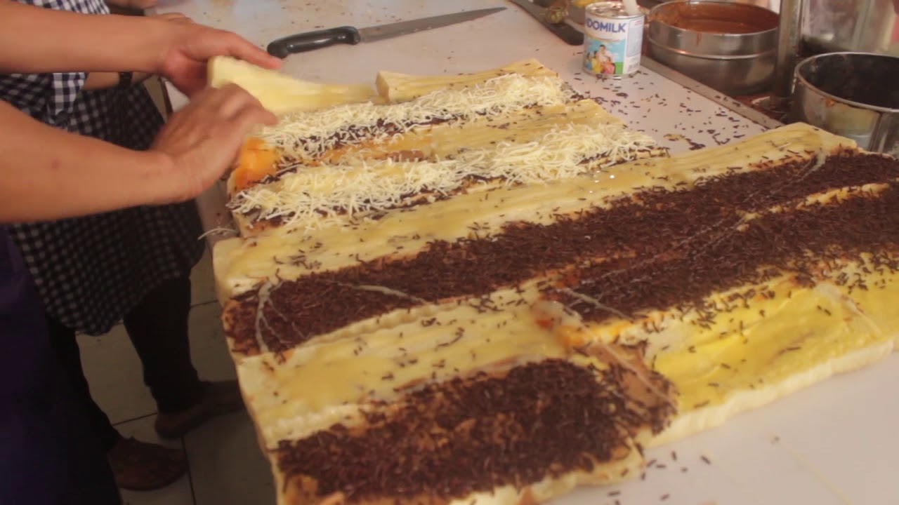 Mencari Rasa Roti Bakar Pertama di Bandung - YouTube