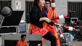ハイスピード動画 大道芸 Booly Oooly Companyさんのジャグリング