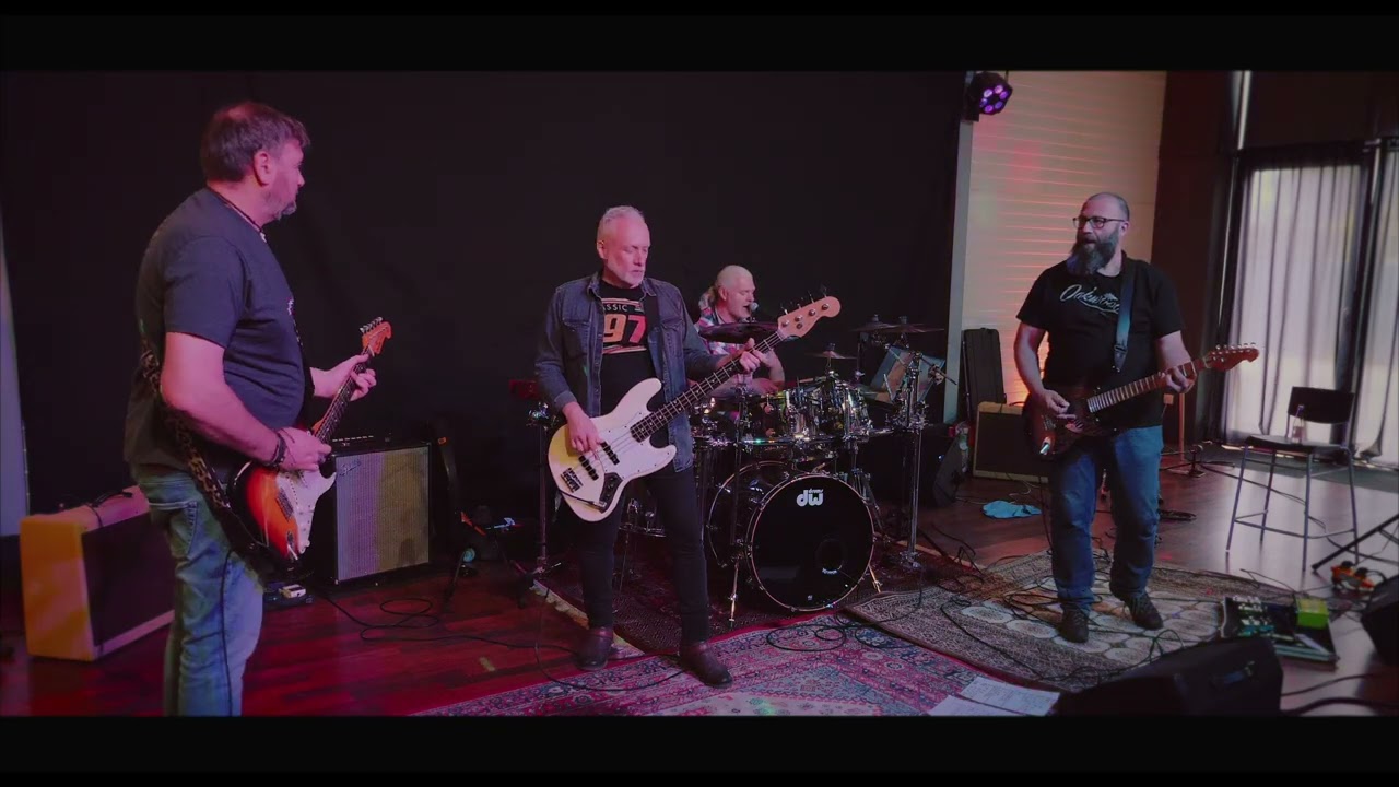 BlueZmosis live @ clubhouse the MUSKETEERS