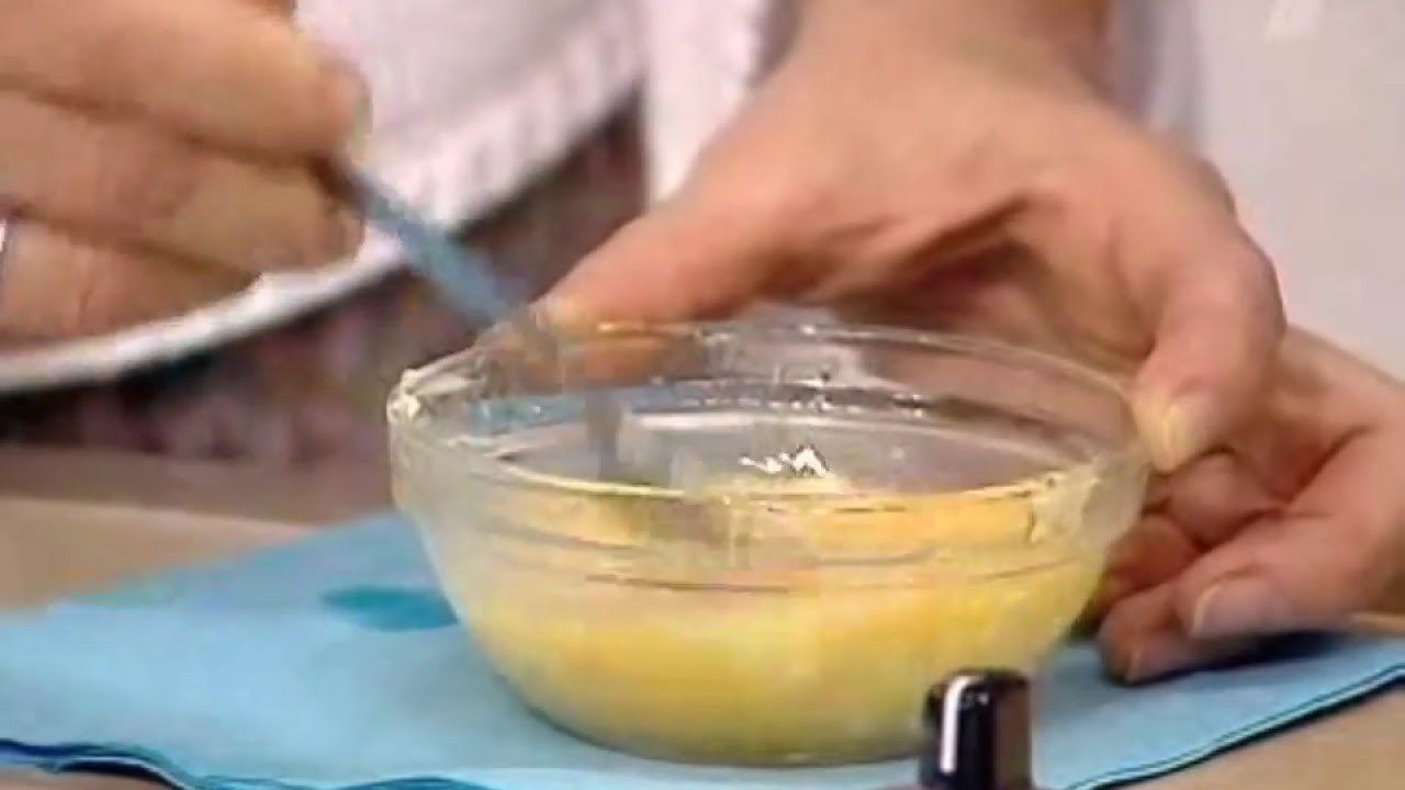 Рецепт яйцо уксус масло. Мазь для суставов из яйца масла. Мазь для суставов из яйца и уксуса. Мазь из уксуса и яйца сливочного масла.