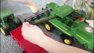 SCGTV JOHN DEER COMBINE HARVESTER FILLING TRAILER WITH SEED