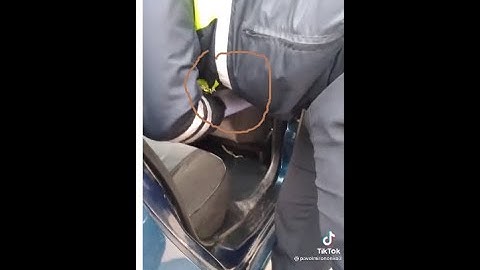 Сотрудник ДПС подкидывает наркоту
