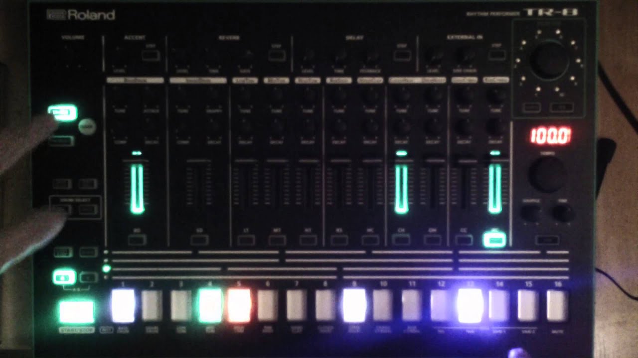 Roland Aira 7X7 upgrade - Eight variations of flam in the TR 8