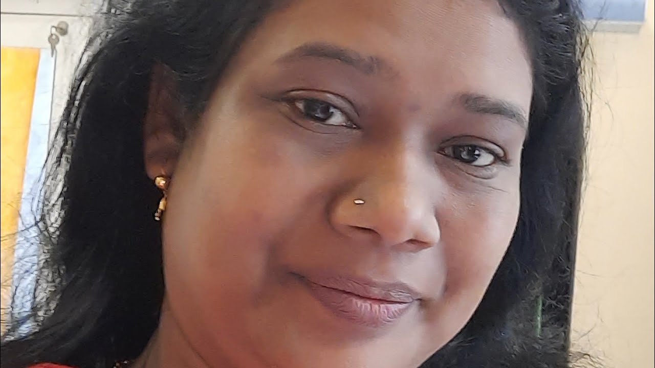 iconic-moumita is চলে আসো বন্ধুরা গল্প করি