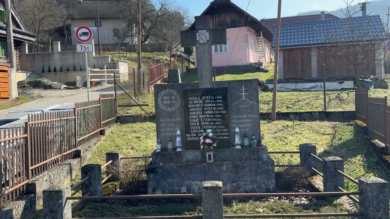 Pomník padlým v 1. a 2. svetovej vojne v obci  Podskálie-￼￼28. februára 2026