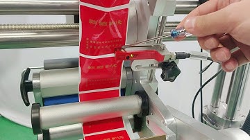 tutorial how to adjust labels position label sensor Leuze for auto tabletop round bottles labeller