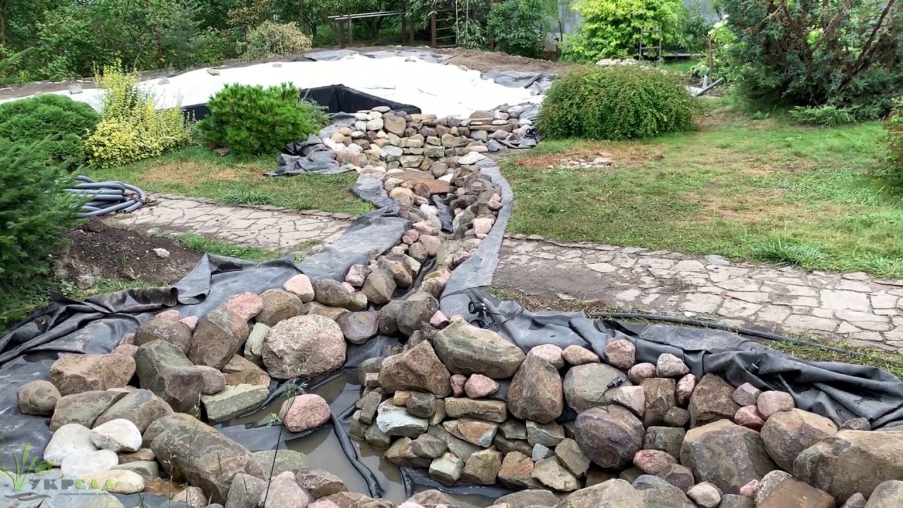 Облицовка декоративным камнем каскадного ручья - YouTube