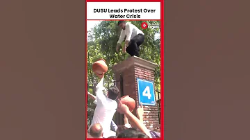 DUSU President Ronak Khatri Leads Matka Rally At DU Over Drinking Water Crisis 