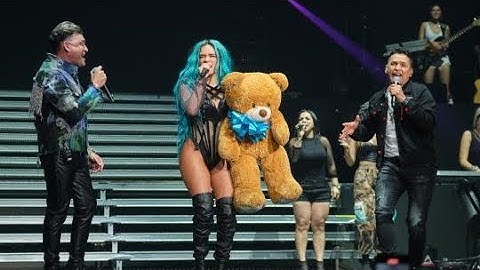 Un Osito Dormilón - Karol G Jean Carlos Centeno Y Jorge Celedon - Bichota tour Bogotá Movistar Arena