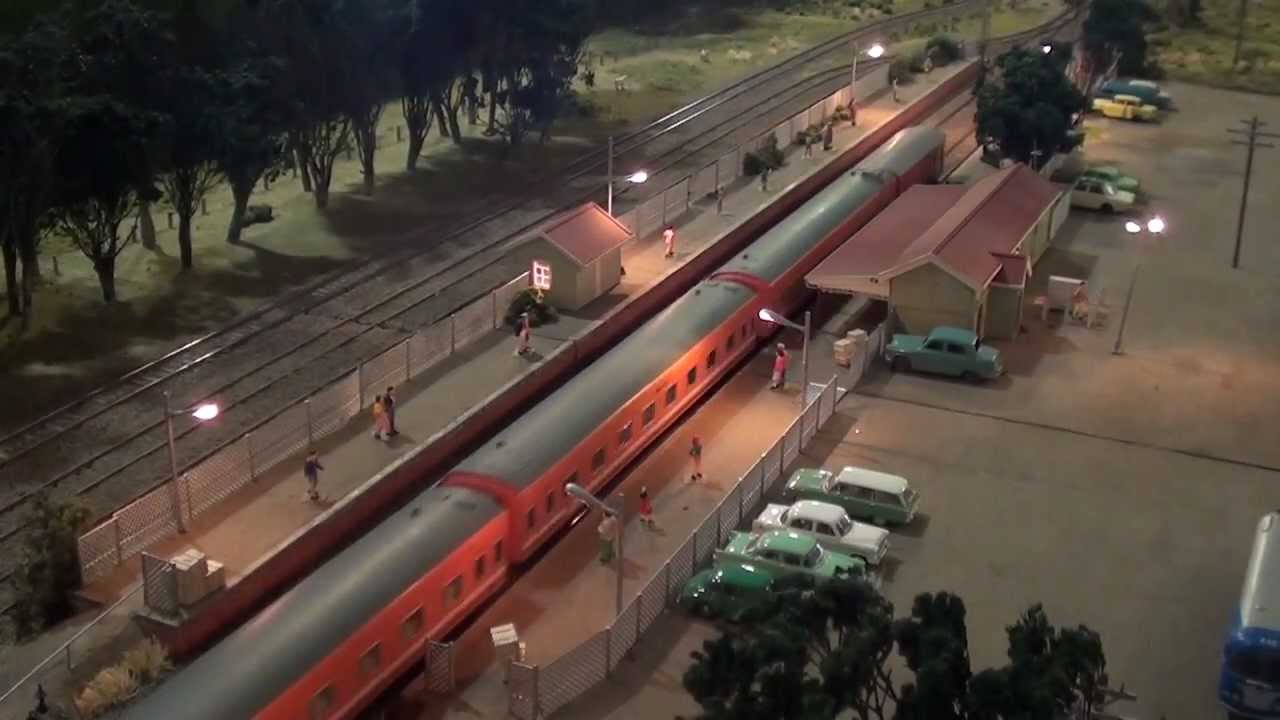  trains - AMRA Caulfield model railway exhibition 2012 - YouTube