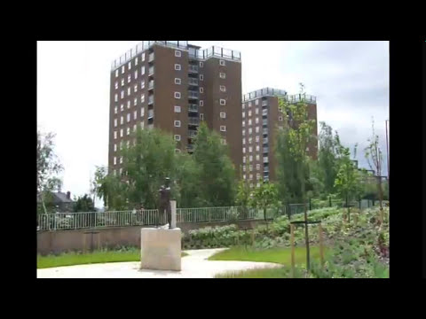 Thomas Hickinbottom memorial statue in Brierley Hill