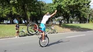 BTM STUNTS Epic wheelie on a mountain bike s'.2013