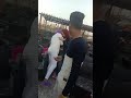 شاب اراد ان يلبس خاتم لخطيبته شاهد ماذا حدث شاب اراد ان يلبس خاتم لخطيبته شاهد ماذا حدث