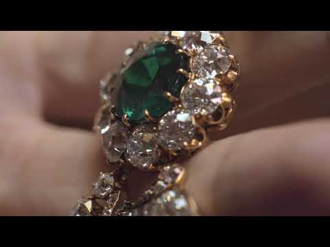 Video: Costosa Collana Di Diamanti E Smeraldi Ispirata A Maria Felix