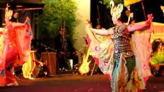 Tari merak (Indonesian dance)