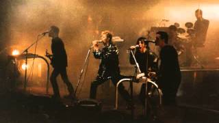 Nine Inch Nails featuring David Bowie and his band - Hallo Spaceboy (1995/10/11 St. Louis, MO)