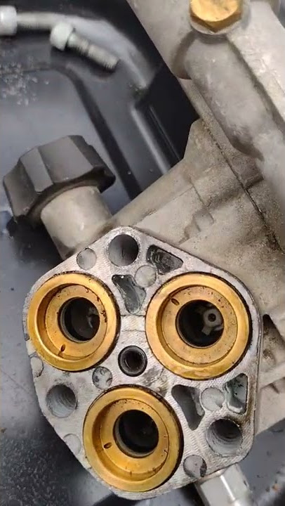 how a pressure washer pump works.