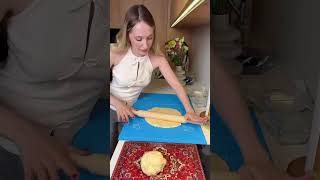 У меня в холодильнике всегда лежит пачка творога но я берусь за нее в самый последний момент)